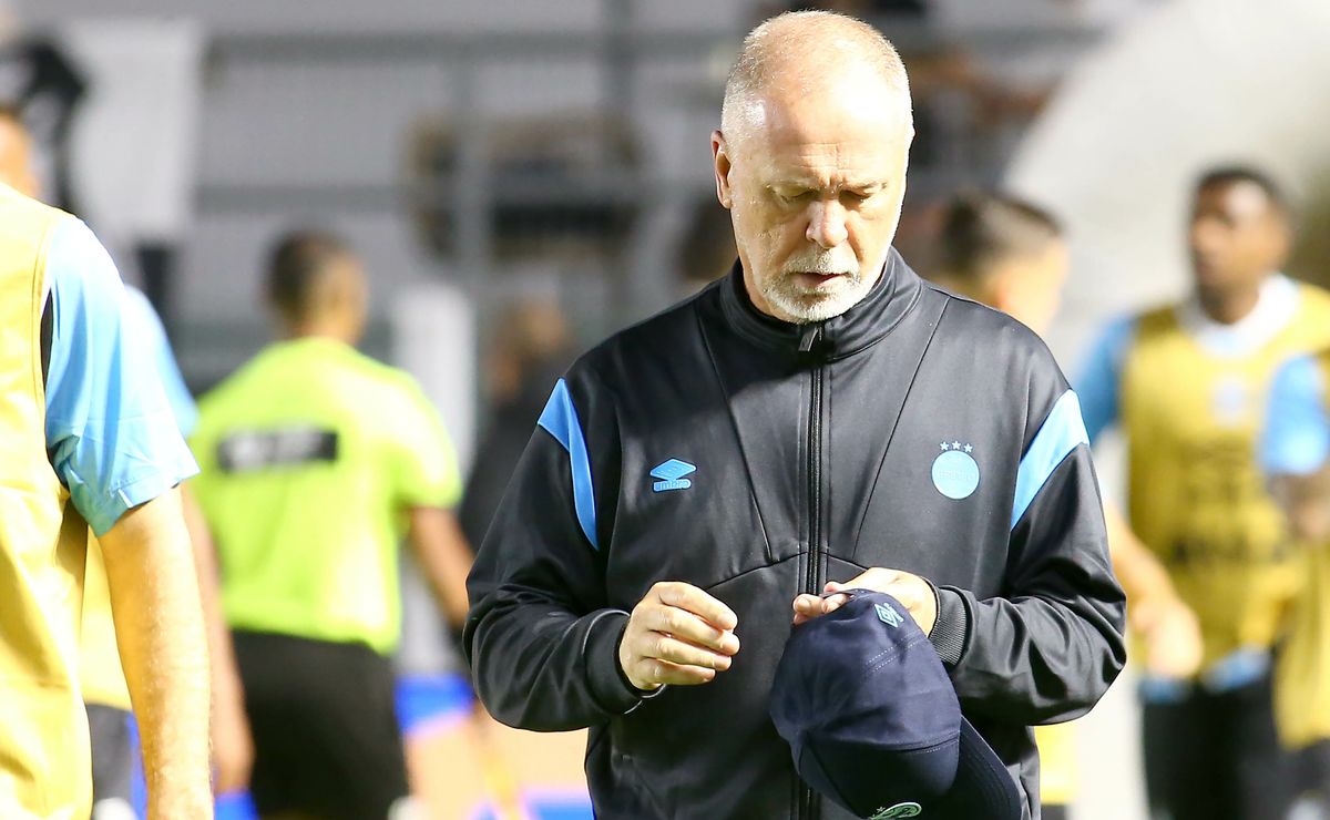 Mano Menezes evita cravar permanência e coloca futuro nas mãos da direção do Grêmio