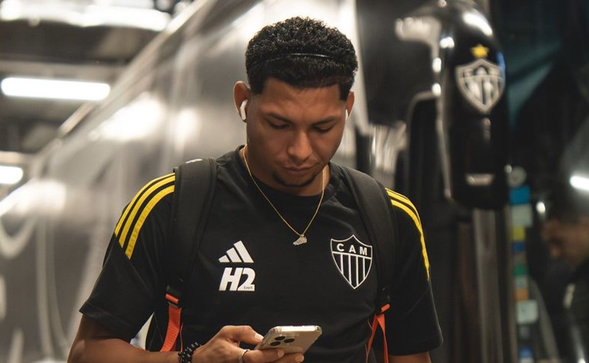 Rony detona postura do Atlético-MG em derrota no Brasileirão: “Oscilamos muito durante a temporada” 