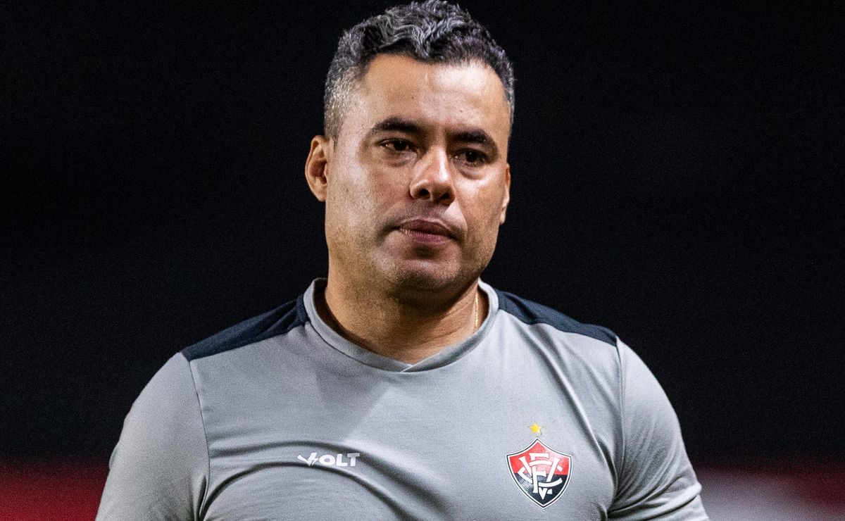 Jair Ventura, técnico do Vitória, projeta jogo difícil contra o São Paulo: “Não vem de férias”
