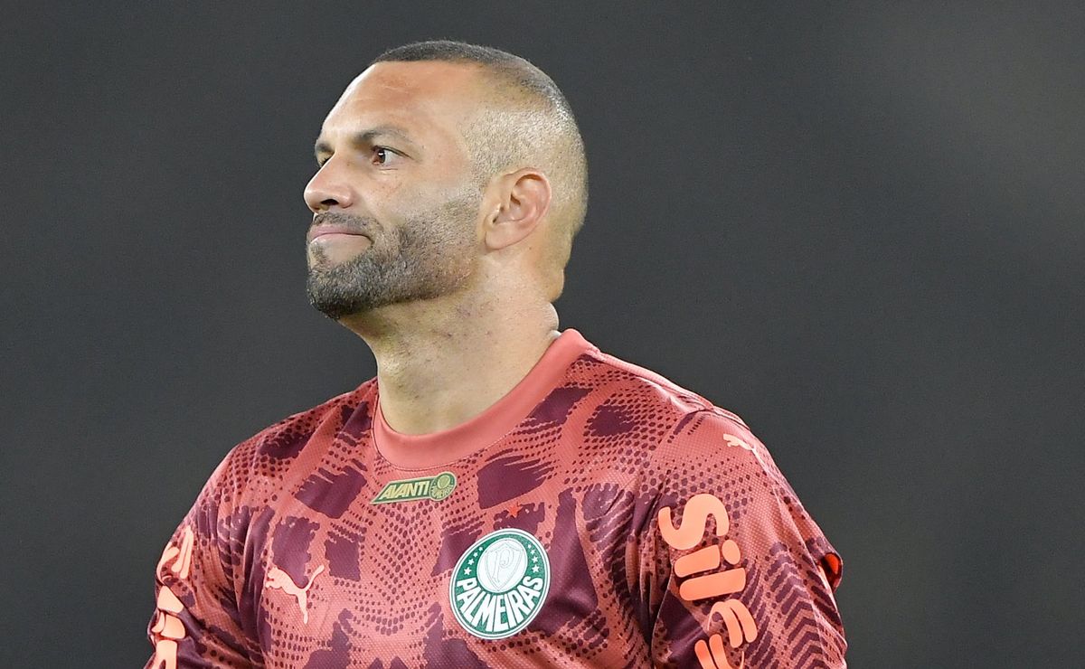 Saída de Weverton do Palmeiras tem reviravolta e renovação de contrato é exposta nos bastidores