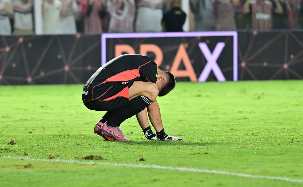 Internacional está com o elenco rachado, e crise é exposta após cobranças ao zagueiro Juninho