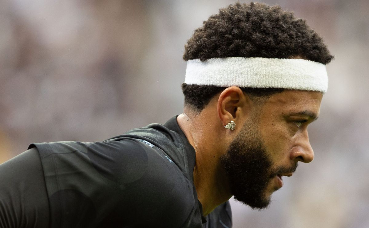 Golaço de Memphis Depay viraliza em treino do Corinhians após ‘xingamento’ do holandês; confira vídeo