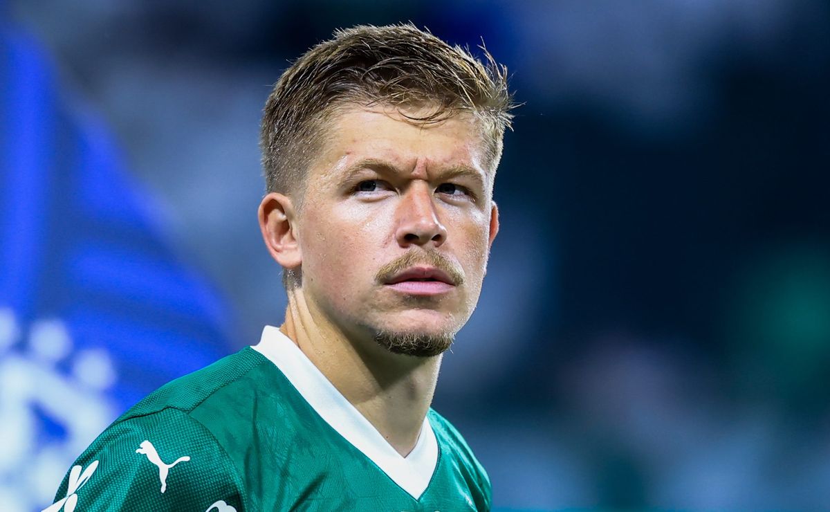 Palmeiras pode incluir até três jogadores para fechar compra de Bruno Fuchs, diz jornalista￼