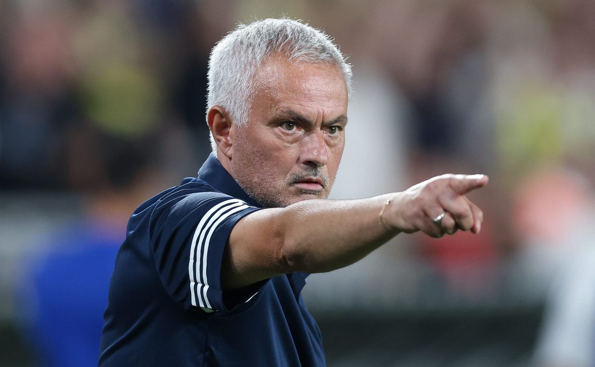 Mourinho aprova, e Flamengo pode perder Samuel Lino para o Benfica, de Portugal