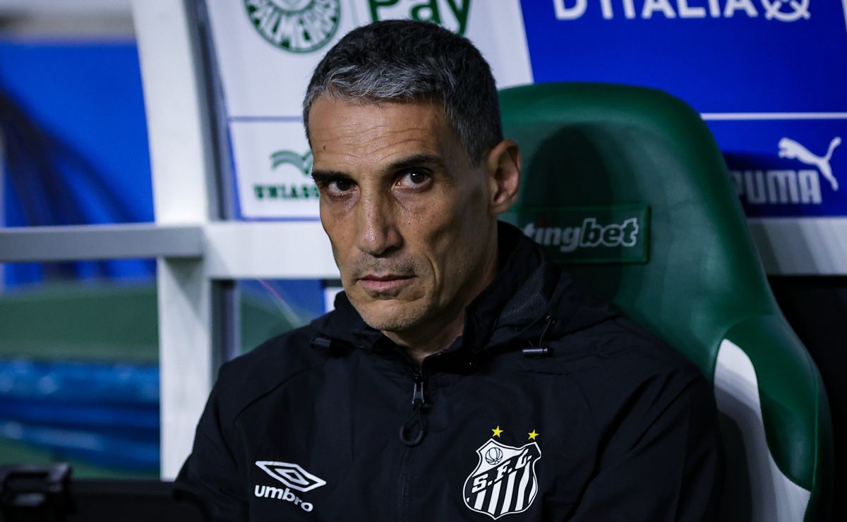 Vojvoda prepara o Santos, mesmo com desfalques, para decisão contra o Cruzeiro