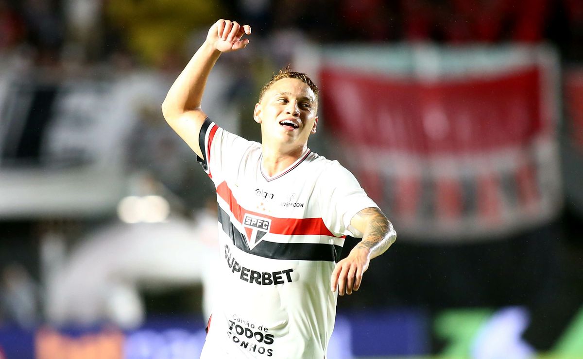 Maik cresce no São Paulo e ganha espaço com Hernán Crespo na reta final da temporada