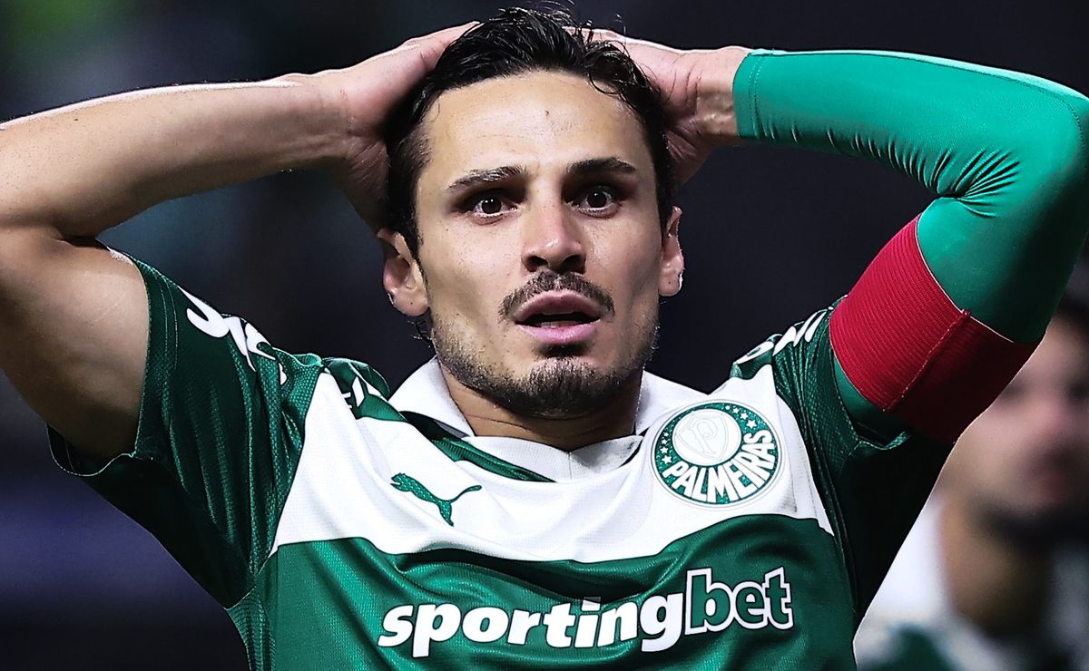 Raphael Veiga ganha força para deixar Palmeiras e Marcos Rocha é aliado de peso do Grêmio