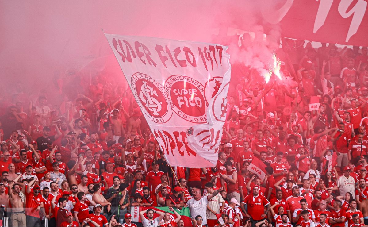 Torcida do Internacional fica impaciente antes de decisão contra o Bragantino pelo Brasileirão