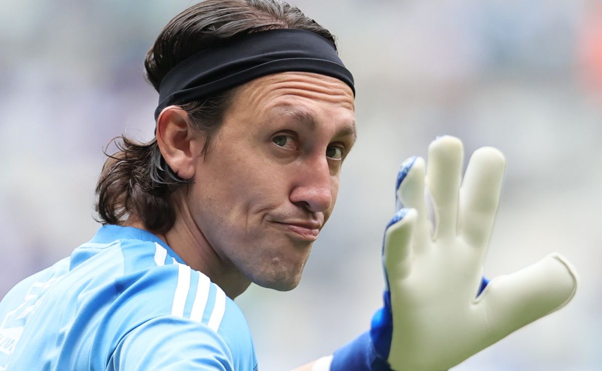 Cássio faz apelo ao Cruzeiro e desabafa por permanência de Fagner: “Quem não gosta, não conhece”