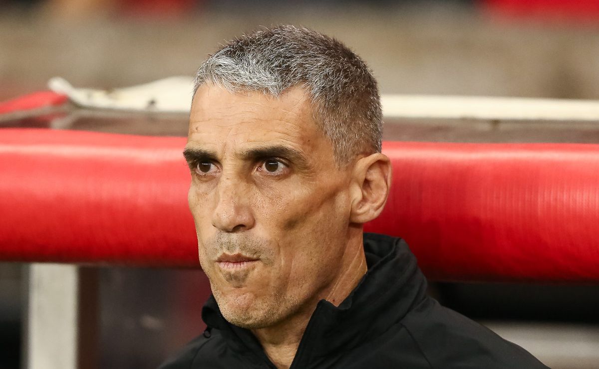 Vojvoda comanda vitória por 3 a 0, Santos escapa do Z-4 e garante vaga na Sul-Americana