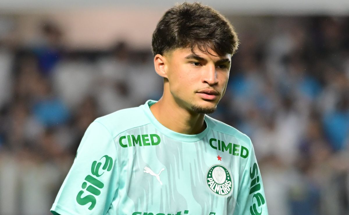 Abel avalia Larson e faz ressalva sobre trabalho com a base: “quem coloca a cabeça a prêmio sou eu”