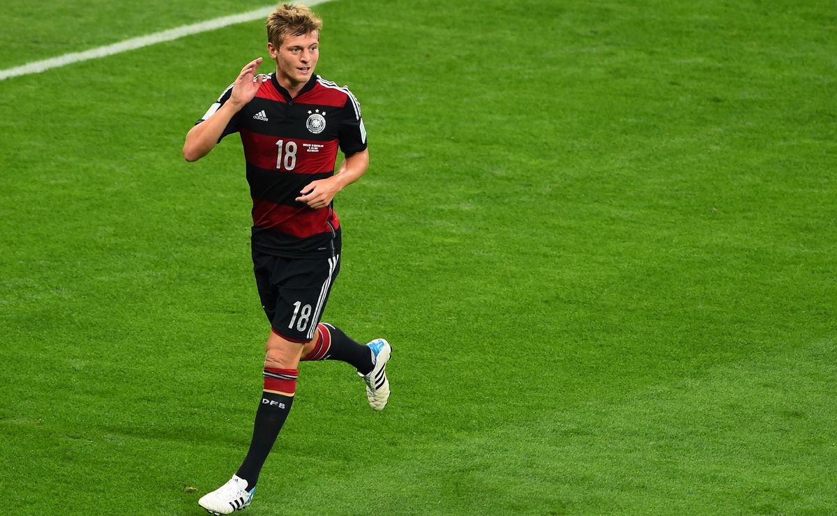 Toni Kroos deixa Pelé de fora e inclui Ronaldo Fenômeno e Ronaldinho Gaúcho em seleção de todos os tempos