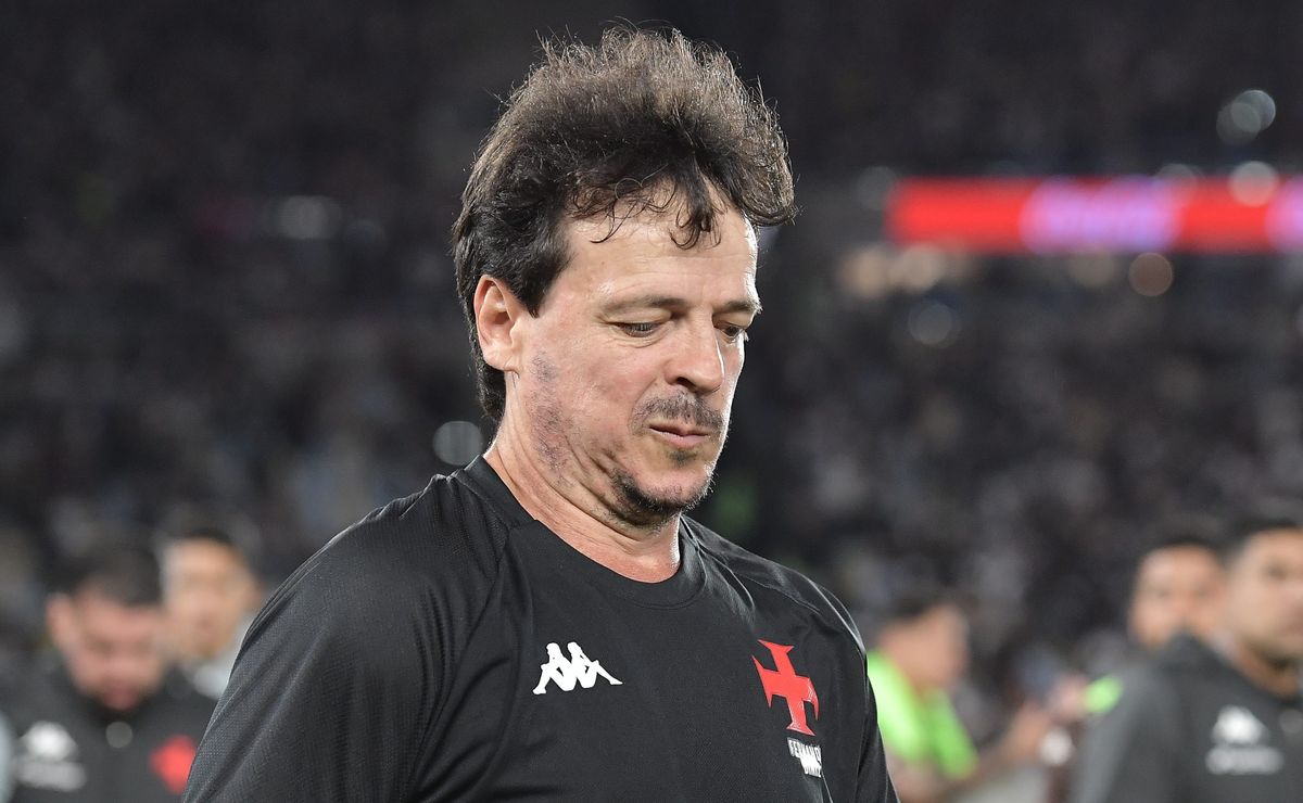 Fernando Diniz desabafa sobre escolha de reservas em goleada: “Isso que eu quero, indignação” 