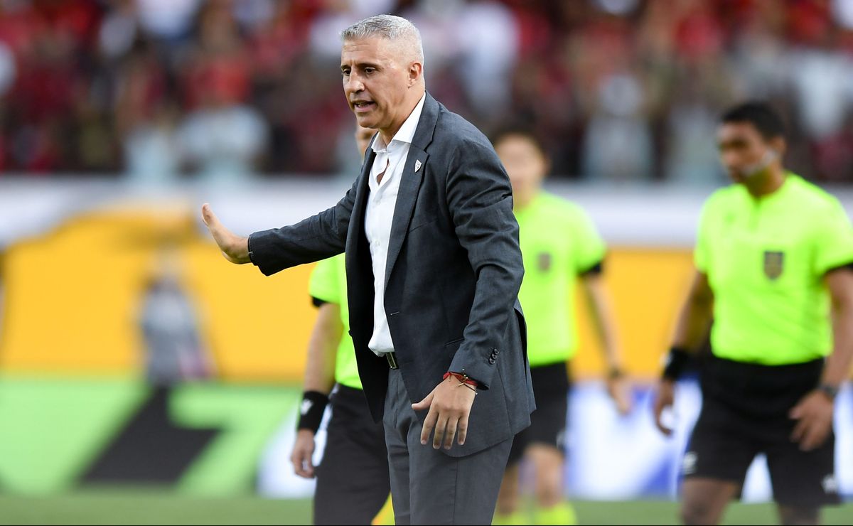 Reformulação no São Paulo pedida por Crespo começa com 1ª saída confirmada sendo Dinenno