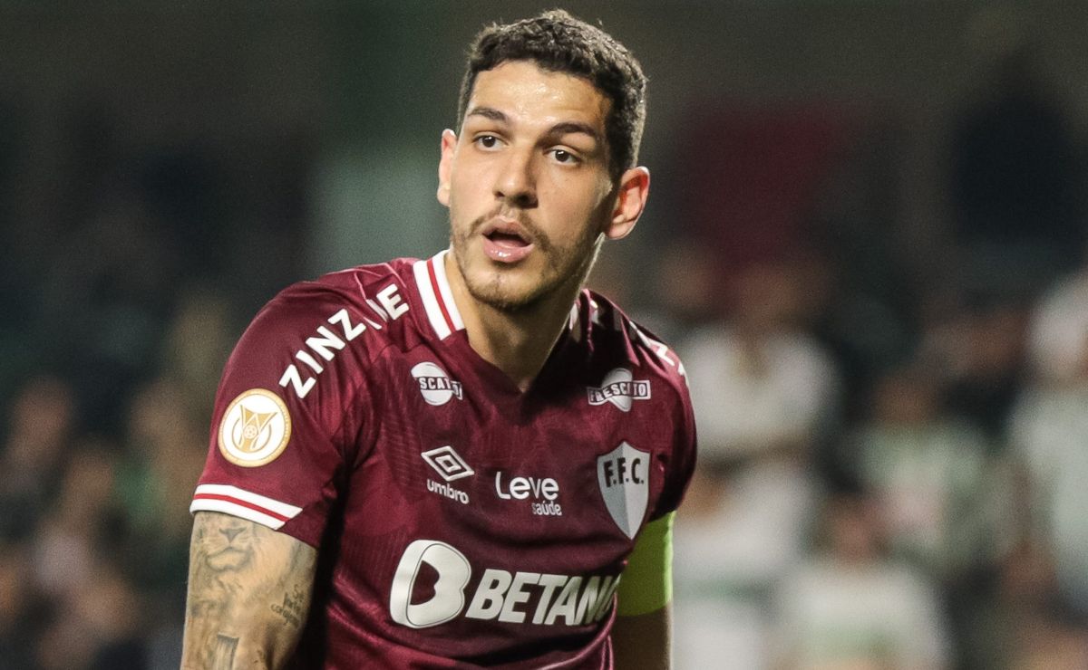 Nino avisa diretores de times do futebol brasileiro que só voltará ao Brasil se for para jogar no Fluminense