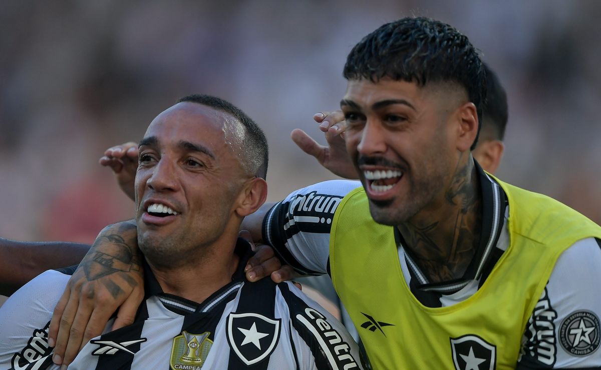 Botafogo corre contra o tempo e acerta renovação na marra com 3 pilares do elenco para 2026