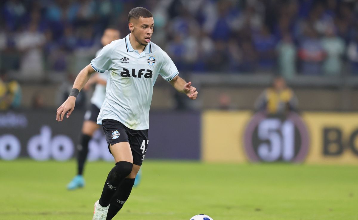 Grêmio recebe proposta gigante e pode perder joia Alysson após oferta salgada do Aston Villa