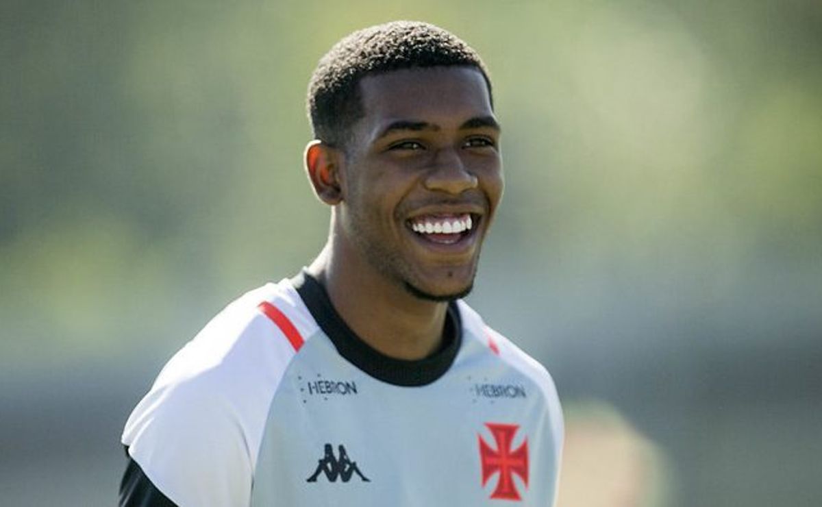 Vasco avança em renovação de Rayan e apenas ajustes salariais e tempo de contrato afastam o anúncio oficial