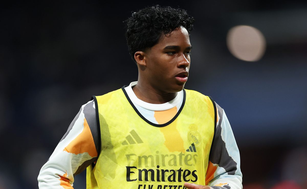 Mundo Desportivo compara passagem de Endrick no Real com Vitor Roque no Barça: “Sem descobrir o potencial goleador”