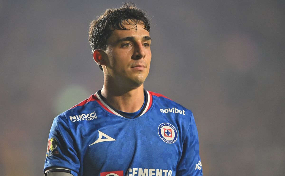 Faravelli, do Cruz Azul, se rende ao Flamengo e elogia jogadores como Arrascaeta e Bruno Henrique