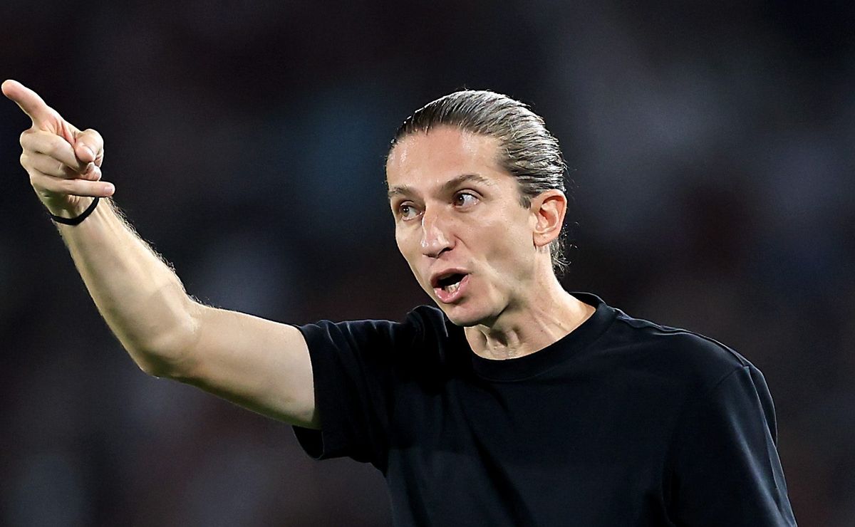 Flamengo enfrenta o Cruz Azul em duelo tático de estilos diferentes entre Filipe Luís e Nicolás Larcamón