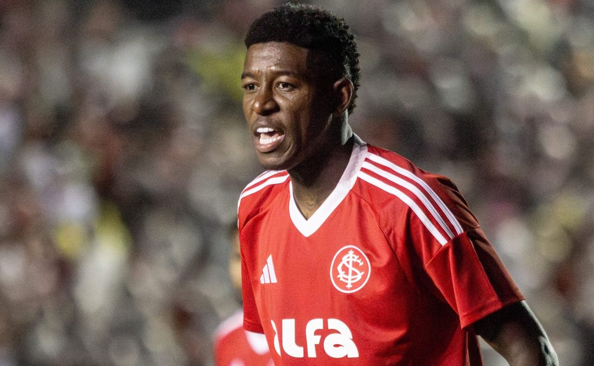 Leila não contratará Vitão ao Palmeiras após o Internacional pedir um caminhão de dinheiro para vender o zagueiro