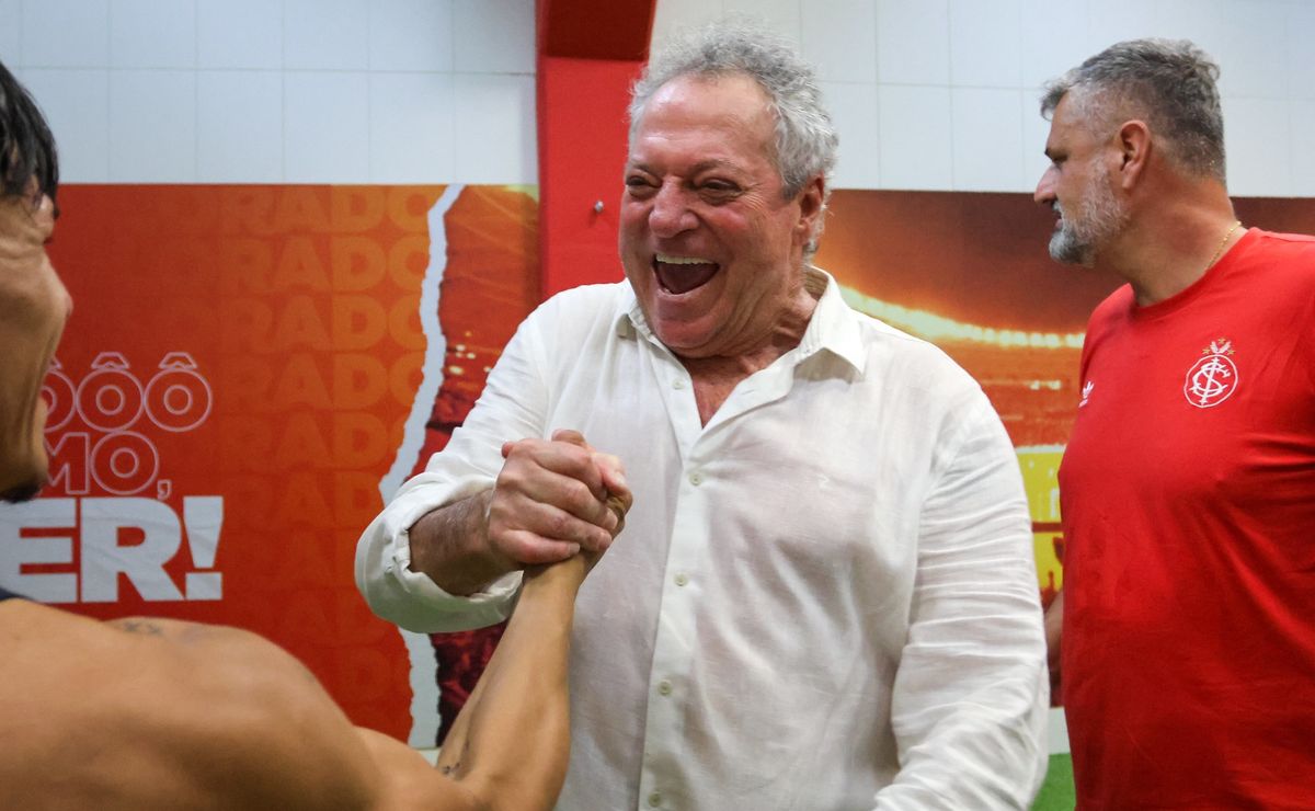 Abel Braga impressiona no Internacional em gesto com Aguirre e dá ‘bronca’ em Vitão: “Não quero jogador triste”