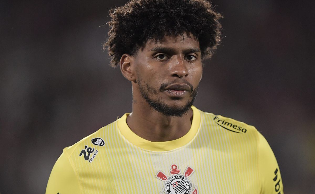 Hugo Souza se derrete por Cássio e cobra atenção para enfrentar o Cruzeiro: “Vamos lutar pelo nosso”