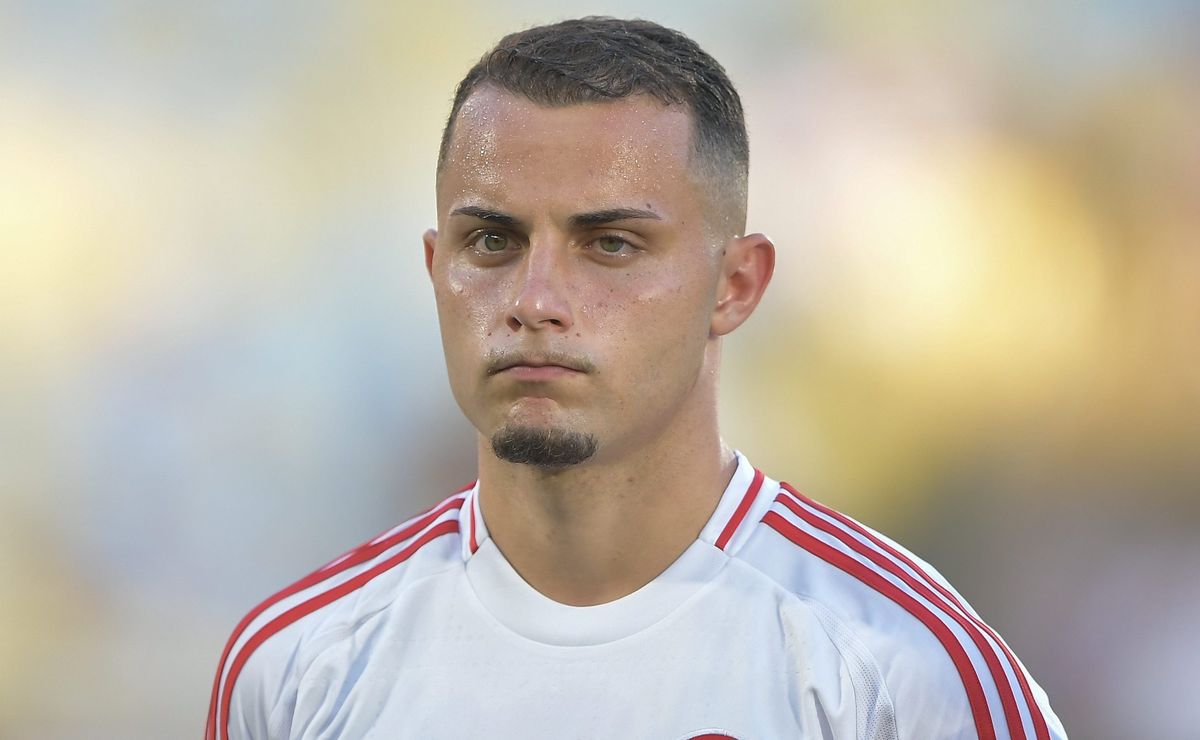 São Paulo e Athletico-PR disputam a contratação de Bruno Gomes, volante do Internacional