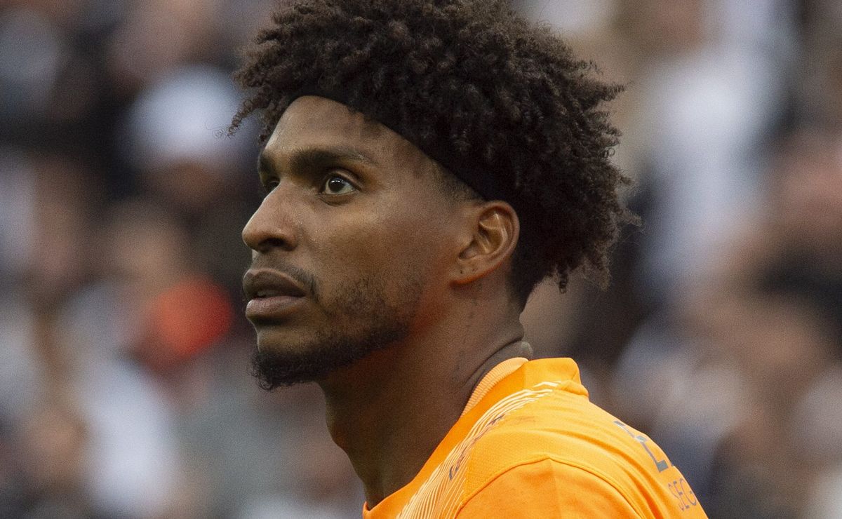 Hugo Souza reverencia Cássio antes de Cruzeiro X Corinthians: “Maior ídolo da história do Clube”