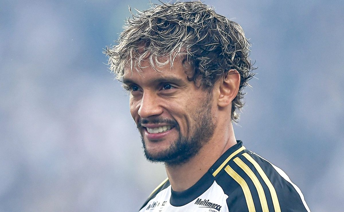 Torcida do Cruzeiro aprova contratação de Gustavo Scarpa, mas diretoria do Atlético-MG descarta negócio com rival