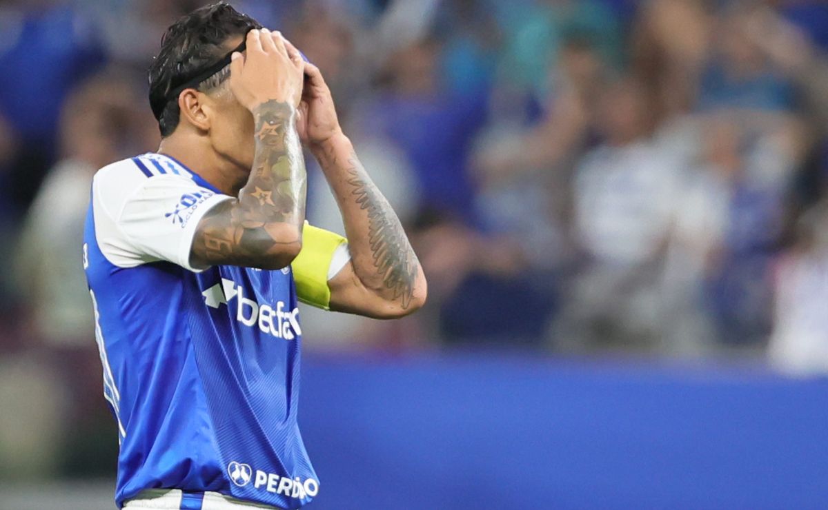 Lucas Romero está suspenso e vira desfalque importante do Cruzeiro contra o Corinthians