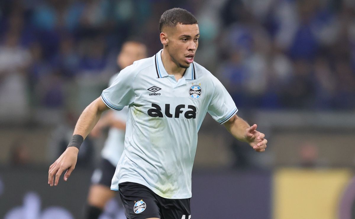 Próximo de assinar com o Aston Villa, Alysson, do Grêmio, é comparado a Estêvão por jornal espanhol