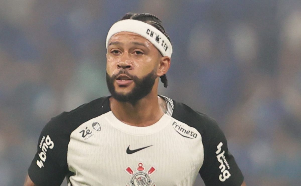 Áudio do VAR do gol Memphis Depay sobre toque de mão revolta Cruzeiro que protocola reclamação na CBF