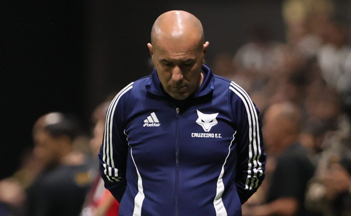 Leonardo Jardim se posiciona sobre lance polêmico de Memphis Depay em Cruzeiro x Corinthians