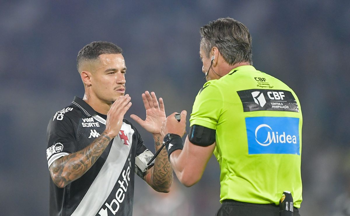 Confusão generalizada em Fluminense x Vasco viraliza nas redes sociais e Raphael Claus entra em cena