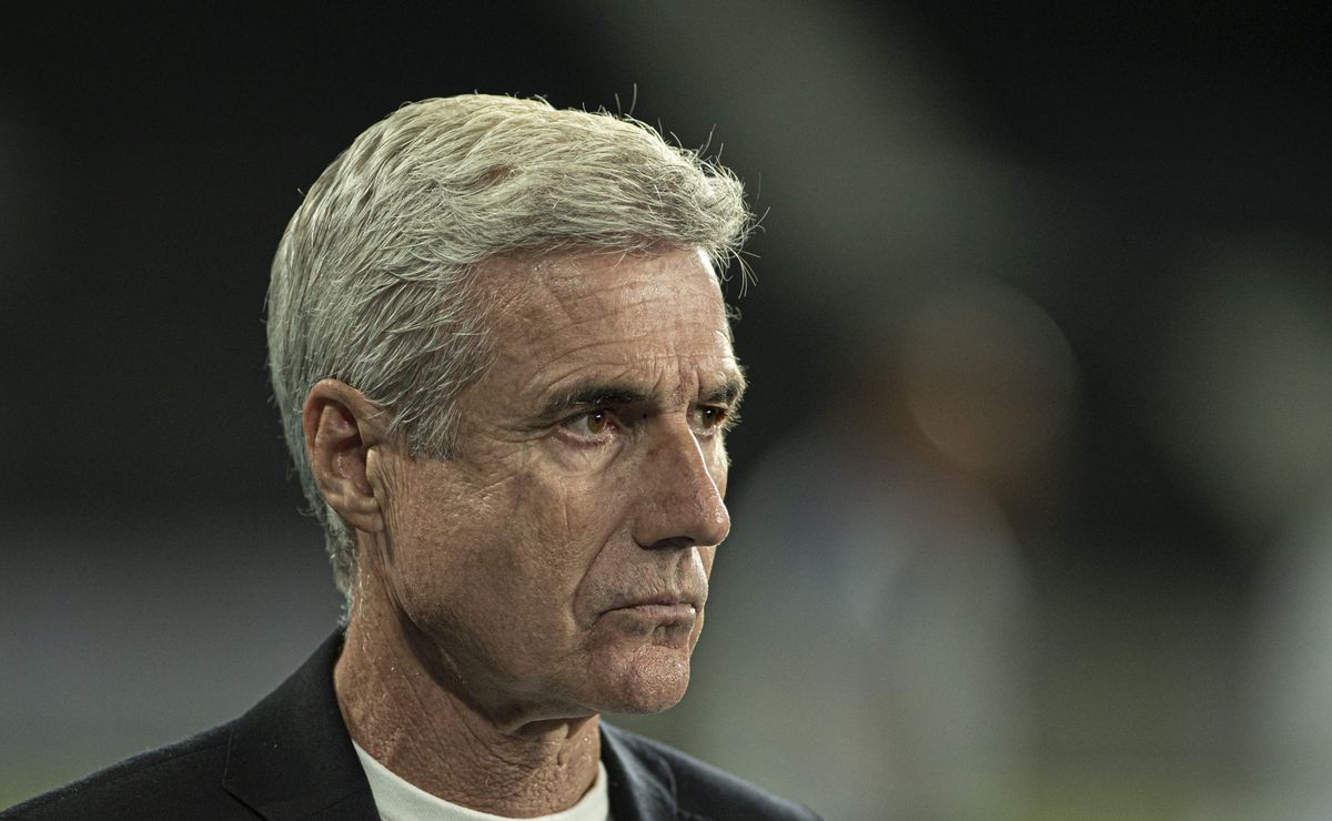 3 mudanças logo de cara vão acontecer no Grêmio com a provável chegada de Luís Castro