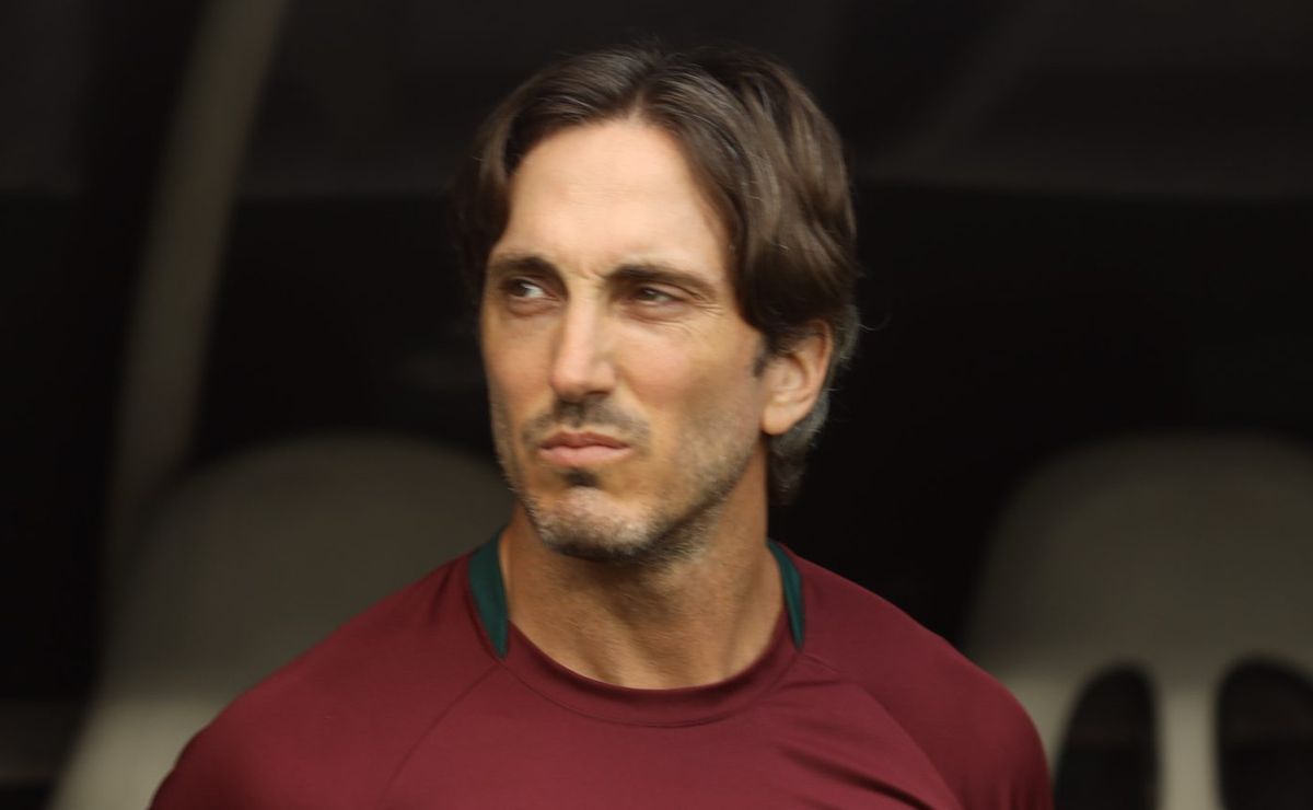 Zubeldía expõe Rayan como fator desequilibrante e revela como dupla com Vegetti surpreendeu em Vasco X Fluminense