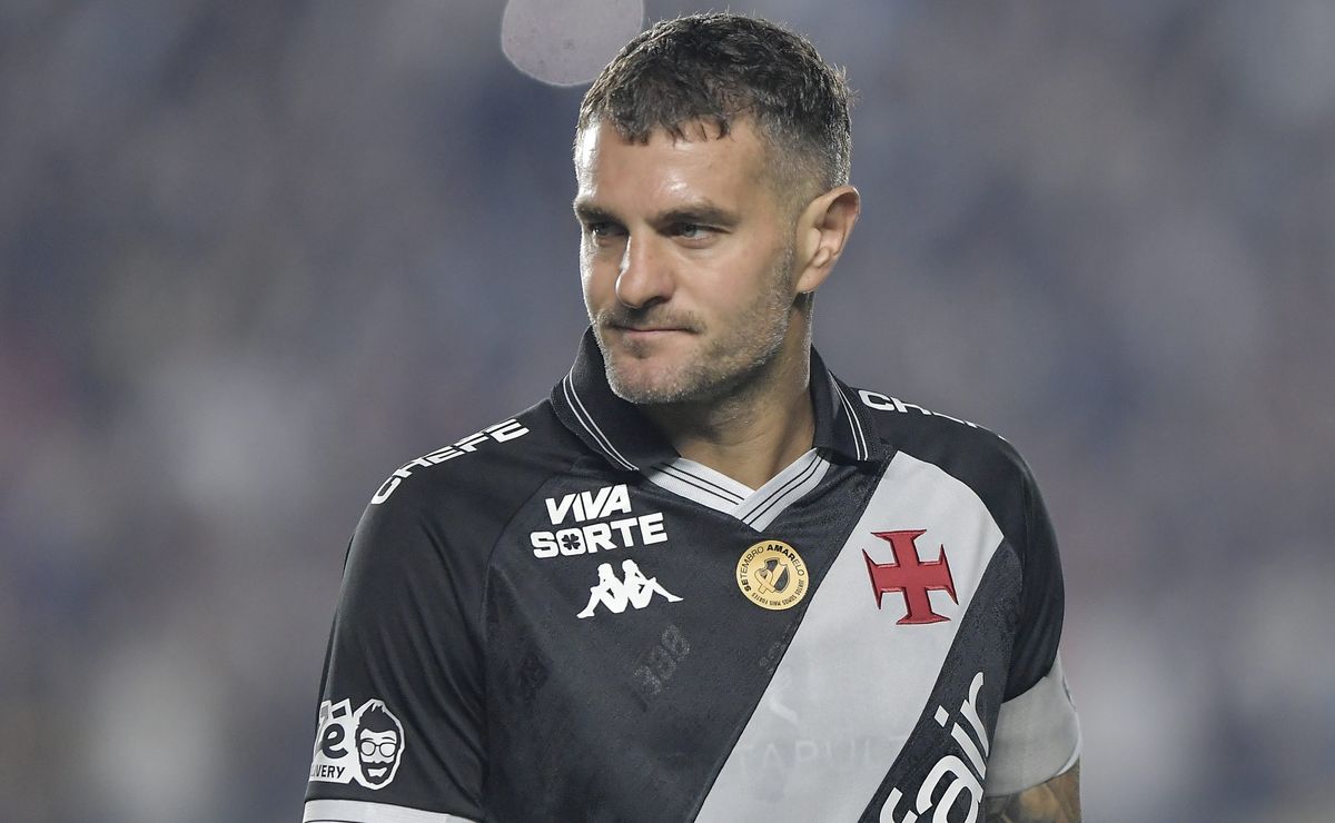 Diniz desabafa sobre conflito com Vegetti e detalha atitude grandiosa do atacante nos bastidores do Vasco