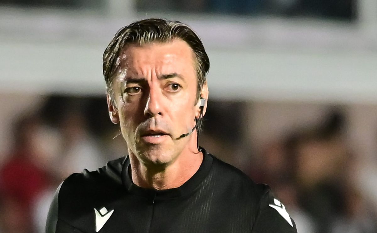 Arbitragem de Claus no clássico Vasco x Fluminense é muito elogiada após bom desempenho no Maracanã