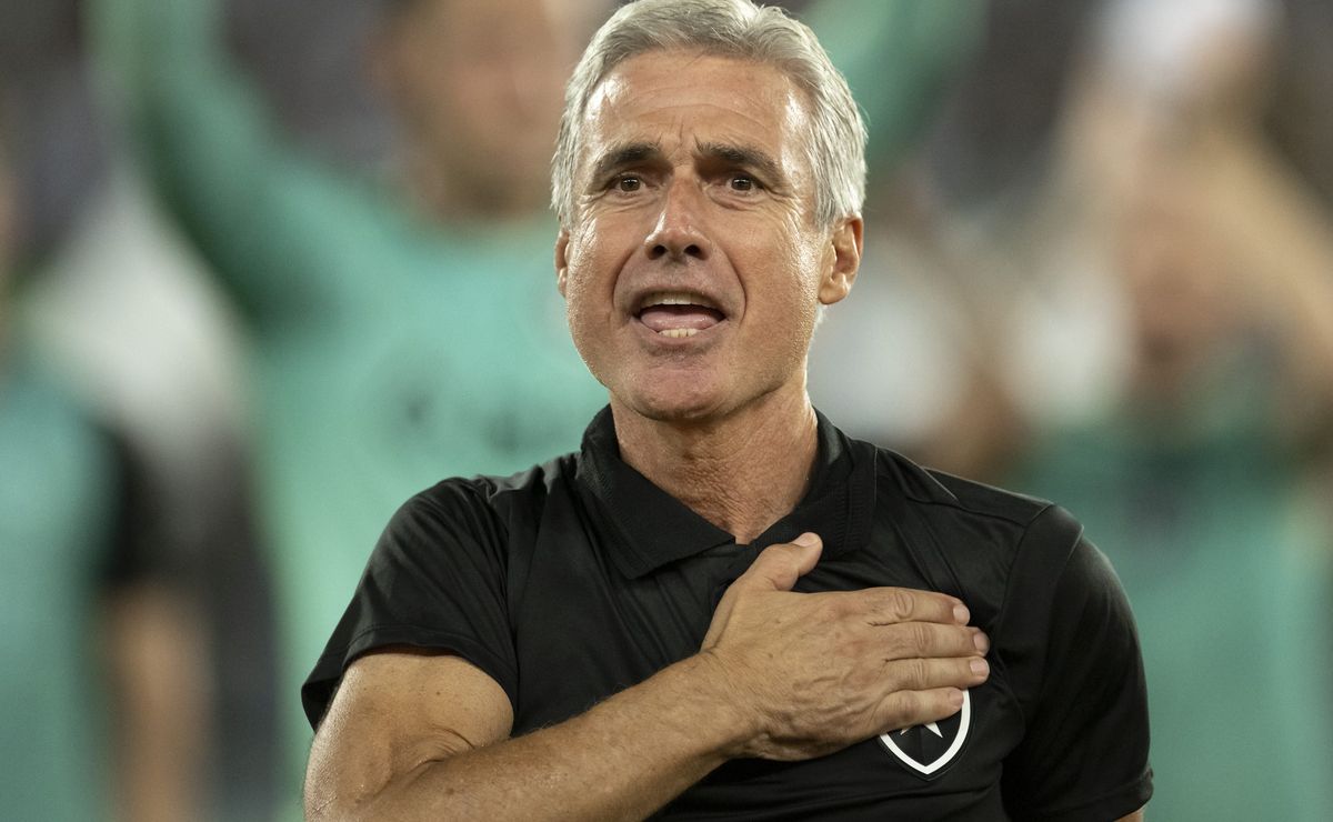 Negociação “encantada”: por que Luís Castro ainda não assinou com o Grêmio mesmo com tudo encaminhado