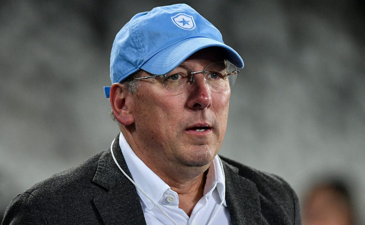 John Textor define novo perfil de reforços e Botafogo mira jogadores rápidos e físicos para 2026