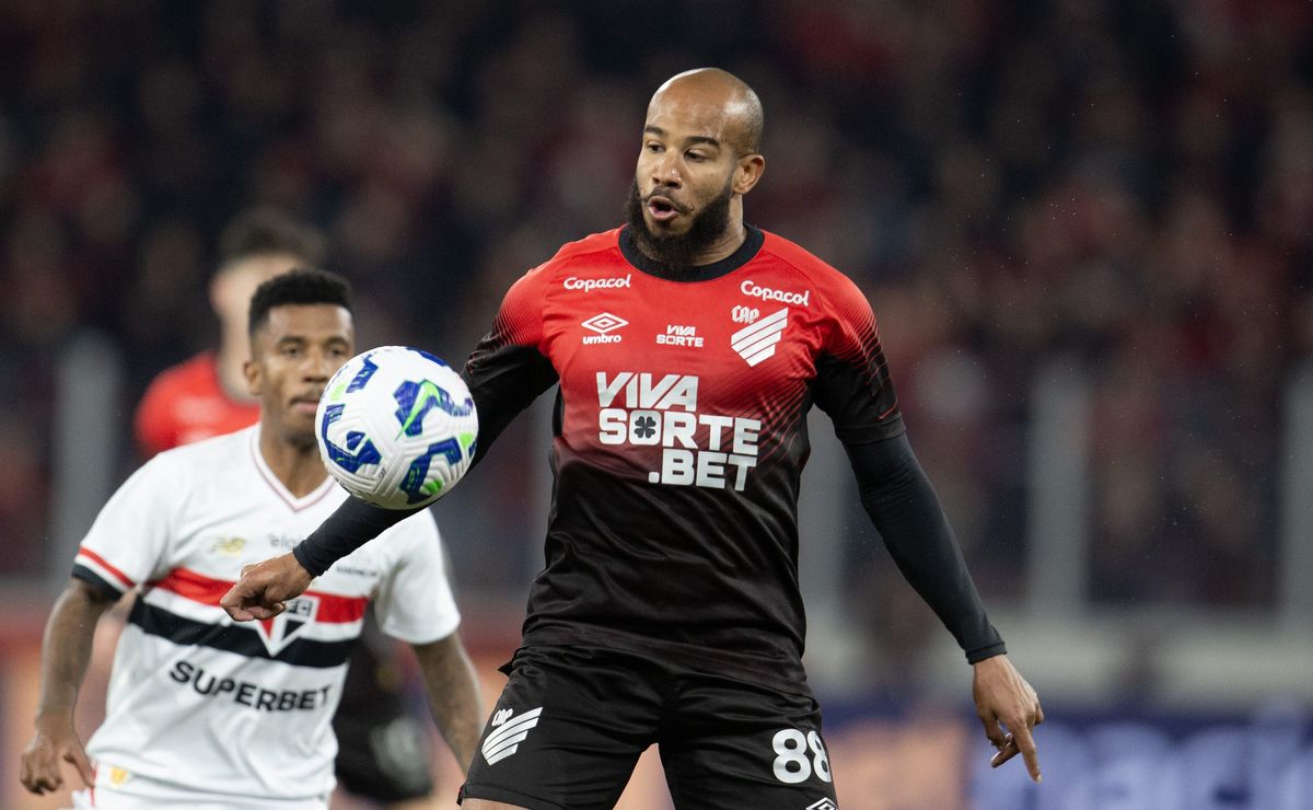 Patrick está de volta ao Santos após Peixe exigir demais ao Athletico Paranaense