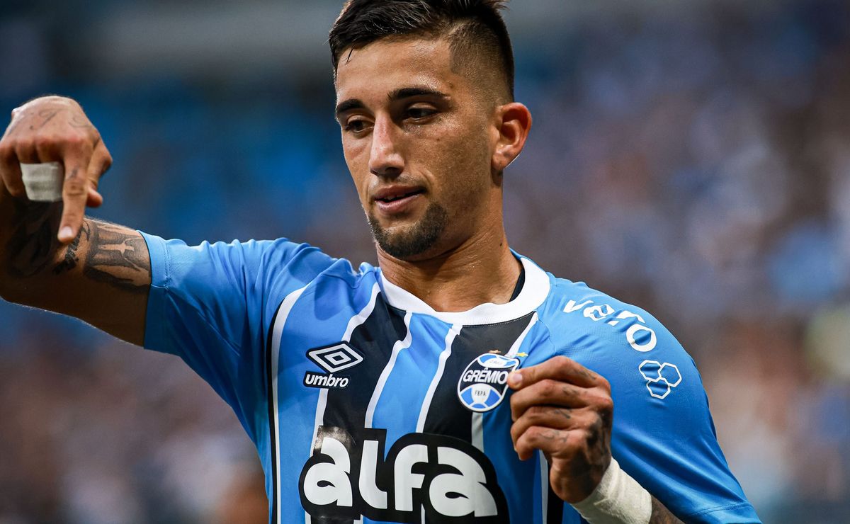 Kike Olivera se irrita com Grêmio após venda recusada e deixa de seguir Imortal