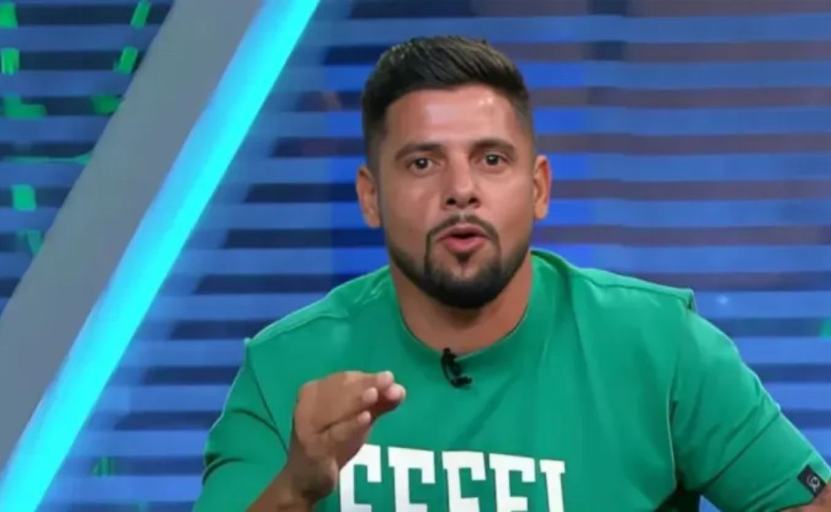 Cicinho crava quem se classifica em Corinthians x Cruzeiro pela semifinal da Copa do Brasil