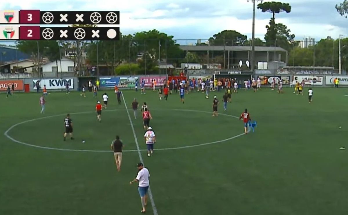 Bill, ex-jogador de Corinthians e Botafogo, é hospitalizado após ser agredido em jogo amador no Paraná