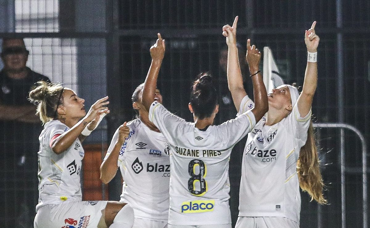 Santos oficializa renovação de Evellyn Marques até 2026