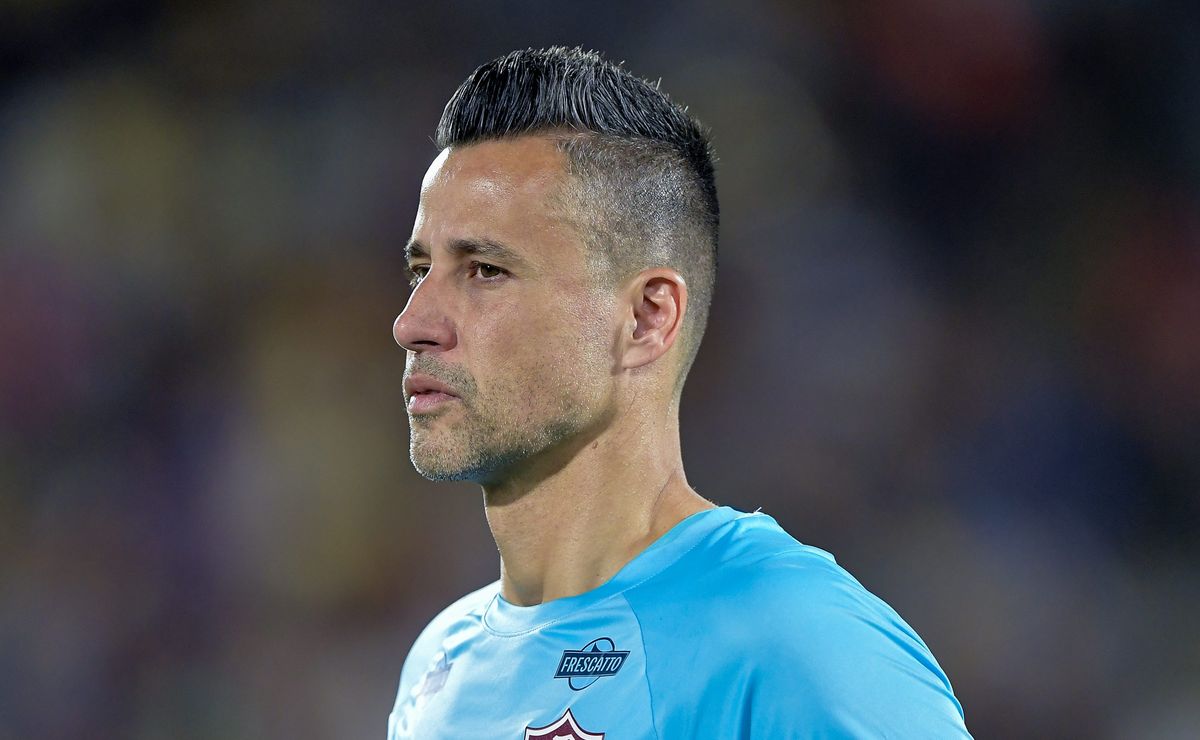 Fábio evita belo gol de Andrés Gómez em Fluminense x Vasco, pela Copa do Brasil