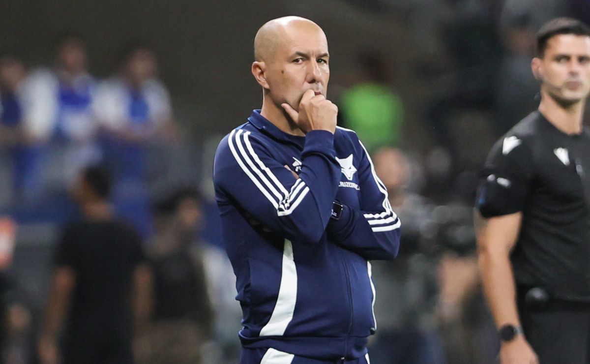 Leonardo Jardim avalia classificação do Corinthians e manda recado para Gabigol: “Não vai se incomodar”