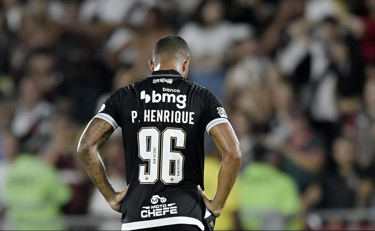 PH é criticado pela torcida do Vasco após primeiro tempo abaixo contra o Fluminense
